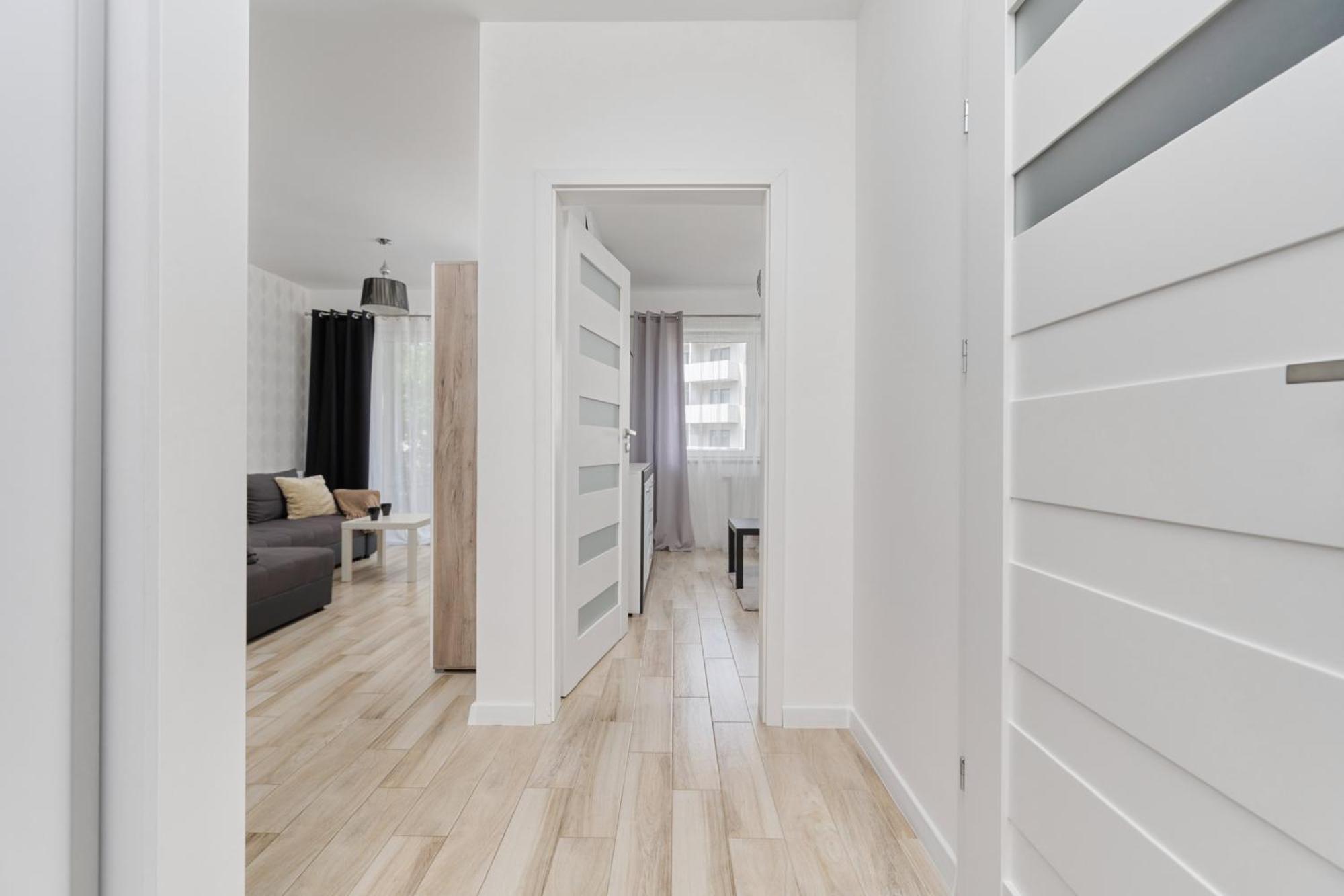 Quiet With Balcony Zakladowa By Renters Apartment *